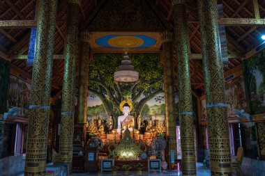 Tayland, Pua: 18 Kasım 2024 - Kuzey Tayland 'ın Nan ilindeki Pua kasabasındaki Wat Phuket Tapınağı.