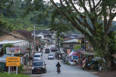 Tayland, Pua: 19 Kasım 2024 - Kuzey Tayland 'ın Nan ilindeki Ban Bo Klua kasabasının manzarası.  