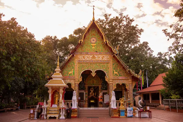 Tayland, Pua: 18 Kasım 2024 - Kuzey Tayland 'ın Nan ilindeki Pua kasabasındaki Wat Phuket Tapınağı.