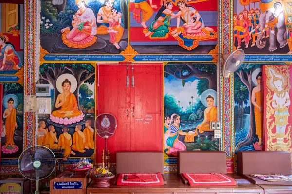 Tayland, Nan: 15 Kasım 2024 - Kuzey Tayland 'ın Nan ilindeki Wat Donkeaw şehrinde.  