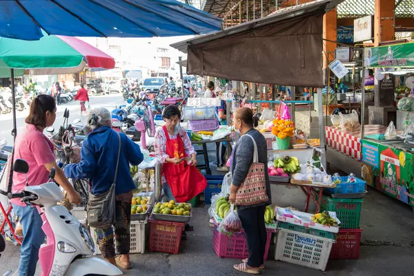 Tayland, Nan: 16 Kasım 2024 - Kuzey Tayland 'ın Nan ilindeki Gıda Pazarında Sebze.  