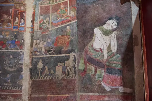 Tayland, Nan: 16 Kasım 2024 - Kuzey Tayland 'da Nan şehrindeki Wat Phumin' de duvar resimleri.  