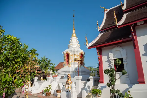 Tayland, Nan: 17 Kasım 2024 - Kuzey Tayland 'ın Nan ilindeki Wat Suan Hom' da Rood.  