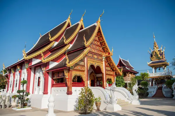 Tayland, Nan: 17 Kasım 2024 - Kuzey Tayland 'ın Nan ilindeki Wat Suan Hom' da Rood.  