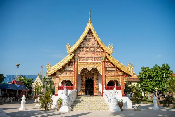 Tayland, Nan: 17 Kasım 2024 - Kuzey Tayland 'ın Nan ilindeki Wat Suan Hom' da Rood.  