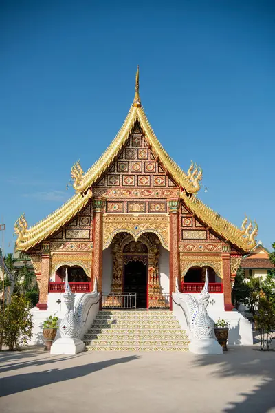 Tayland, Nan: 17 Kasım 2024 - Kuzey Tayland 'ın Nan ilindeki Wat Suan Hom' da Rood.  