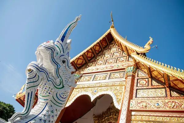 Tayland, Nan: 17 Kasım 2024 - Kuzey Tayland 'ın Nan ilindeki Wat Suan Hom' da Rood.  