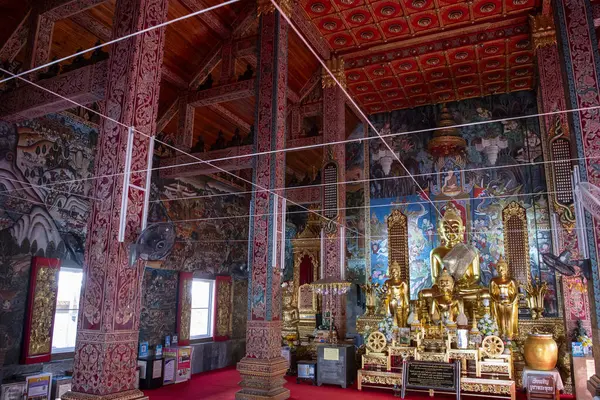 Tayland, Nan: 12 Kasım 2024 - Kuzey Tayland 'ın Nan ilindeki Wat Ming Mueang şehrinde.