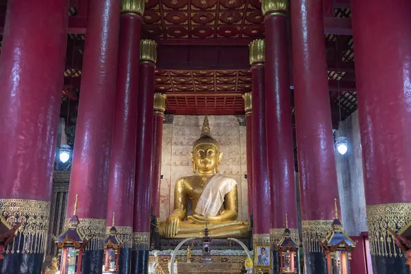 Tayland, Nan: 12 Kasım 2024 - Wat Phra Chang Kham Worawihan Kuzey Tayland 'da Nan şehrinde.  