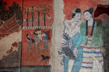 Tayland, Nan: 12 Kasım 2024 - Kuzey Tayland 'da Nan şehrindeki Wat Phumin' de Aşkın Fısıltısı Duvarı.  