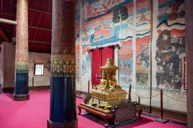 Tayland, Nan: 12 Kasım 2024 - Kuzey Tayland 'da Nan şehrindeki Wat Phumin' de duvar resimleri.