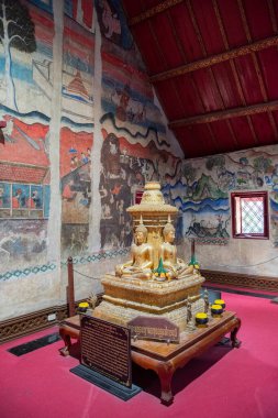 Tayland, Nan: 12 Kasım 2024 - Kuzey Tayland 'da Nan şehrindeki Wat Phumin' de duvar resimleri.