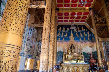 Tayland, Nan: 13 Kasım 2024 - Kuzey Tayland 'ın Nan ilindeki Wat Sri Phan Ton şehrinde.  