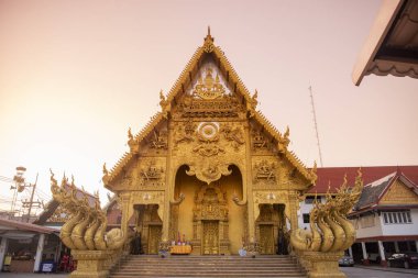 Tayland, Nan: 13 Kasım 2024 - Nan şehrinde Wat Sri Phan Ton, Kuzey Tayland.  