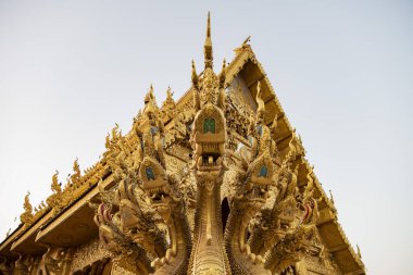 Tayland, Nan: 13 Kasım 2024 - Nan şehrinde Wat Sri Phan Ton, Kuzey Tayland.  