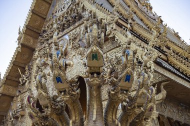 Tayland, Nan: 13 Kasım 2024 - Nan şehrinde Wat Sri Phan Ton, Kuzey Tayland.  