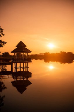 Tayland, Nan: 14 Kasım 2024 - Nan şehrindeki Nong Nam Khrok Gölü Kuzey Tayland.  