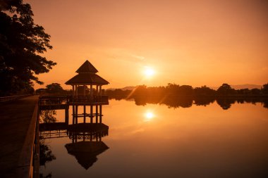 Tayland, Nan: 14 Kasım 2024 - Nan şehrindeki Nong Nam Khrok Gölü Kuzey Tayland.  
