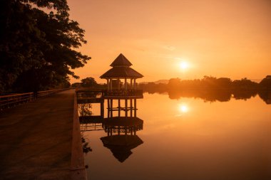 Tayland, Nan: 14 Kasım 2024 - Nan şehrindeki Nong Nam Khrok Gölü Kuzey Tayland.  