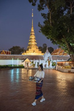 Tayland, Nan: 14 Kasım 2024 - Kuzey Tayland 'da Nan şehrindeki Chae Haeng şehrindeki Wat Phra' da Chedi.