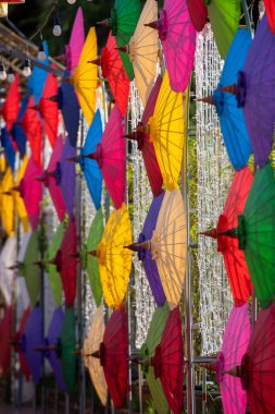 Tayland, Nan: 12 Kasım 2024 - Kuzey Tayland 'da Nan şehrindeki Wat Changkham Worawihan' da Loy Krathong dekorasyonu.