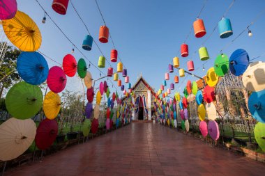 Tayland, Nan: 12 Kasım 2024 - Kuzey Tayland 'da Nan şehrindeki Wat Changkham Worawihan' da Loy Krathong dekorasyonu.  