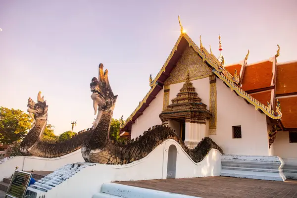 Tayland, Nan: 12 Kasım 2024 - Nan şehrindeki Wat Phumin Kuzey Tayland.  