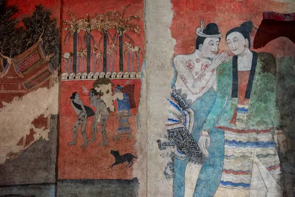 Tayland, Nan: 12 Kasım 2024 - Kuzey Tayland 'da Nan şehrindeki Wat Phumin' de Aşkın Fısıltısı Duvarı.  