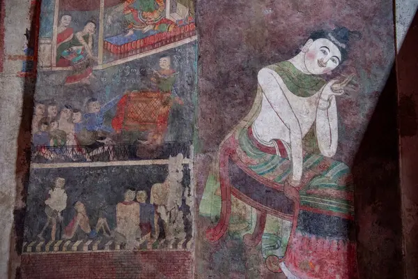 Tayland, Nan: 12 Kasım 2024 - Kuzey Tayland 'da Nan şehrindeki Wat Phumin' de duvar resimleri.