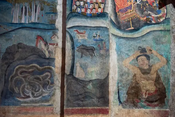 Tayland, Nan: 12 Kasım 2024 - Kuzey Tayland 'da Nan şehrindeki Wat Phumin' de duvar resimleri.