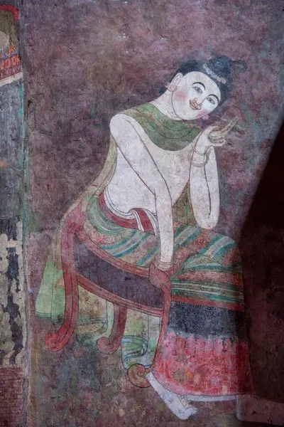 Tayland, Nan: 12 Kasım 2024 - Kuzey Tayland 'da Nan şehrindeki Wat Phumin' de duvar resimleri.