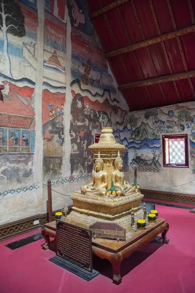 Tayland, Nan: 12 Kasım 2024 - Kuzey Tayland 'da Nan şehrindeki Wat Phumin' de duvar resimleri.