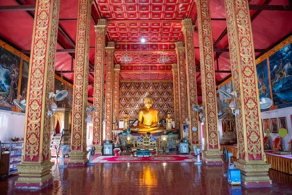 Tayland, Nan: 13 Kasım 2024 - Wat Suan Tan 'ın içinde Chedi ile birlikte Kuzey Tayland' da Nan şehrinde.   