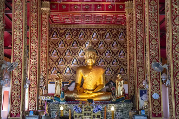 Tayland, Nan: 13 Kasım 2024 - Wat Suan Tan 'ın içinde Chedi ile birlikte Kuzey Tayland' da Nan şehrinde.   