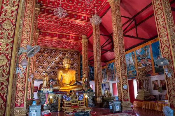 Tayland, Nan: 13 Kasım 2024 - Wat Suan Tan 'ın içinde Chedi ile birlikte Kuzey Tayland' da Nan şehrinde.   