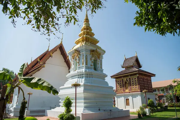 Tayland, Nan: 13 Kasım 2024 - Nan şehrindeki Wat Hua Kuang Kuzey Tayland.  