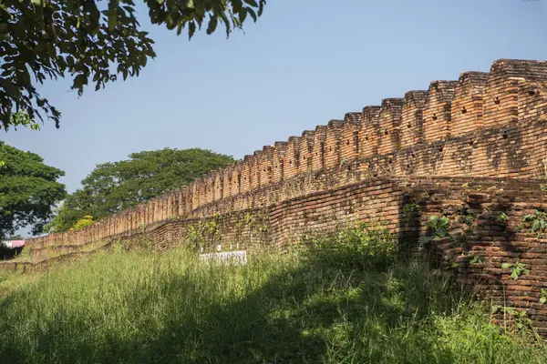 Tayland, Nan: 13 Kasım 2024 - Nan şehrinin Nan şehrinin tarihi duvarı, Kuzey Tayland.  