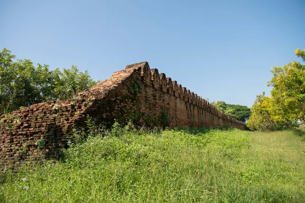 Tayland, Nan: 13 Kasım 2024 - Nan şehrinin Nan şehrinin tarihi duvarı, Kuzey Tayland.  