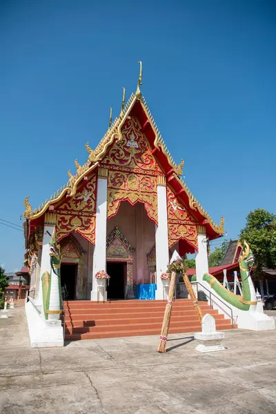 Tayland, Nan: 13 Kasım 2024 - Nan şehrindeki Wat Sri Mongkol, Kuzey Tayland.