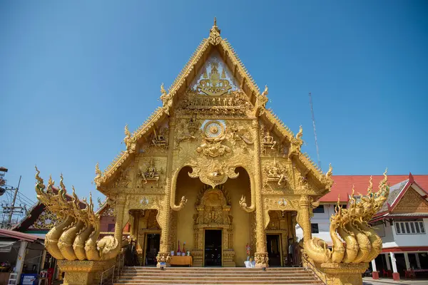 Tayland, Nan: 13 Kasım 2024 - Nan şehrinde Wat Sri Phan Ton, Kuzey Tayland.  