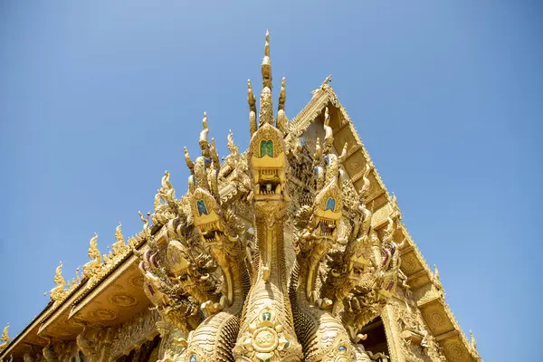 Tayland, Nan: 13 Kasım 2024 - Nan şehrinde Wat Sri Phan Ton, Kuzey Tayland.  