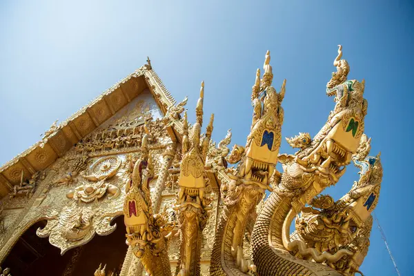 Tayland, Nan: 13 Kasım 2024 - Nan şehrinde Wat Sri Phan Ton, Kuzey Tayland.  