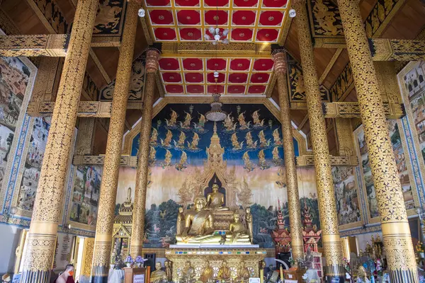 Tayland, Nan: 13 Kasım 2024 - Kuzey Tayland 'ın Nan ilindeki Wat Sri Phan Ton şehrinde.  