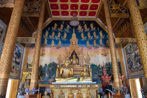 Tayland, Nan: 13 Kasım 2024 - Kuzey Tayland 'ın Nan ilindeki Wat Sri Phan Ton şehrinde.  