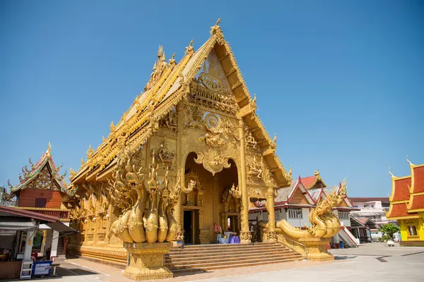 Tayland, Nan: 13 Kasım 2024 - Nan şehrinde Wat Sri Phan Ton, Kuzey Tayland.  