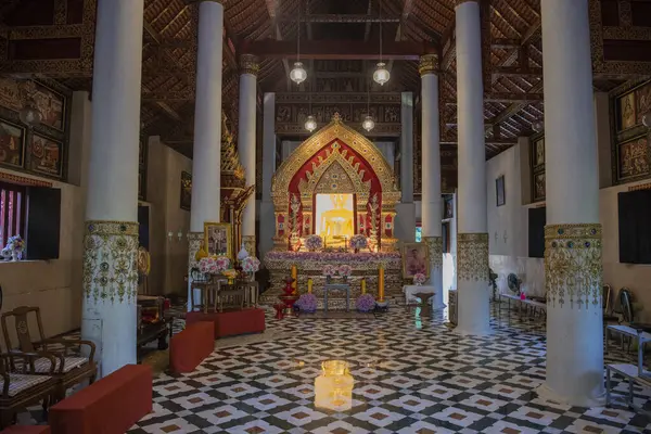 Tayland, Nan, 13 Kasım 2024 - Kuzey Tayland 'da Nan şehrindeki Wat Prayawat' ın içinde.  