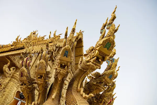 Tayland, Nan: 13 Kasım 2024 - Nan şehrinde Wat Sri Phan Ton, Kuzey Tayland.  