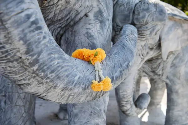 Tayland, Nan: 14 Kasım 2024 - Kuzey Tayland 'ın Nan ilindeki Wat Chang Phueak şehrinde fil alevleri.  