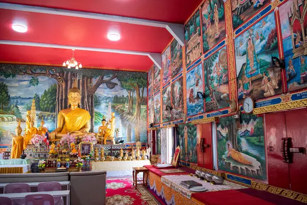 Tayland, Nan: 14 Kasım 2024 - Kuzey Tayland 'ın Nan ilindeki Wat Satharot şehrinde.  