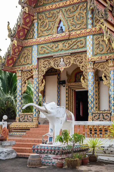 Tayland, Nan: 15 Kasım 2024 - Nan şehrinde Wat Tachang, Kuzey Tayland.  